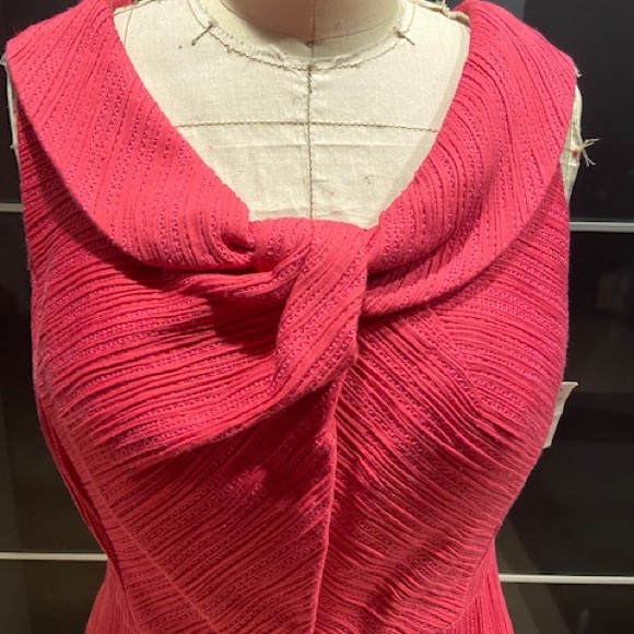 Kay Unger Elegant Fitted High Fashion Dress - Picture 2 of 7